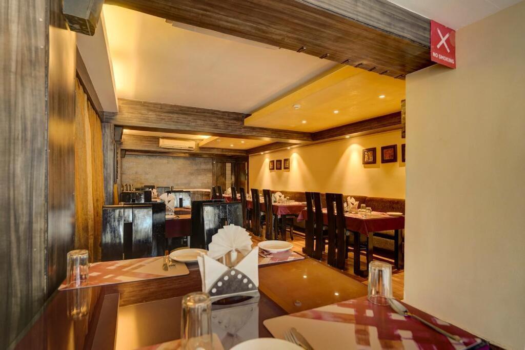 Hotel Miland Palace Bhubaneswar Esterno foto